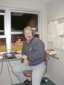 photo by Cindy Cornwell “Close to the Action” Wizard Announcer Jack Johnson
