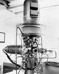 Photo by Steve Blaising The fusor was invented by Philo Farnsworth in the mid-sixties, at Farnsworth ITT lab on Pontiac Street. This fusor produced 3.5 X 109 neutron per second. The demonstration was for the Atomic Energy Commission and the Franklin Institute.