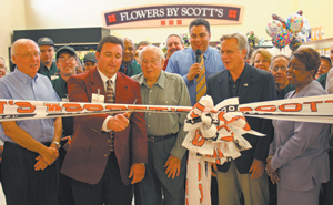 Andy Kumfer (Store Director) cuts the ribbon as Bill Reitz (Co-Founder), Don Scott (Founder), Bill Gillispie (General Manager), Dr. Tom Hayhurst (City Councilman) and Zenovia Pearson (Mayor’s Office Representative) look on. 