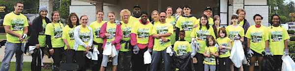 Volunteers gather in front of Star Financial Bank in Waynedale while participating in the Great American Cleanup in 2015.