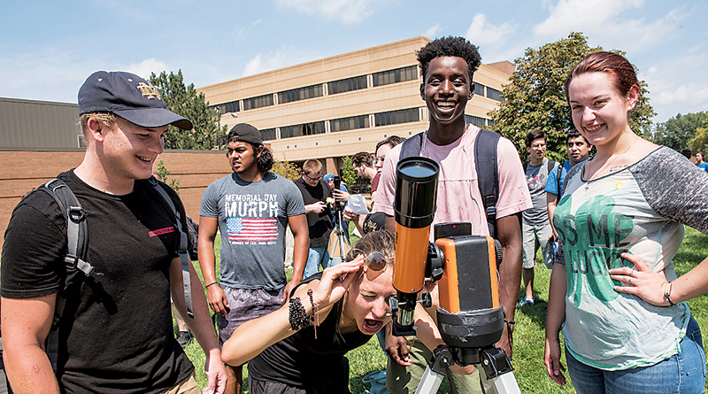 Purdue FW Hosts Eclipse Day Experiences
