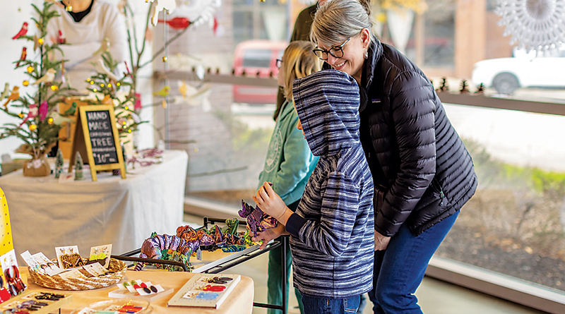 Support Artists This Holiday Season At Artlink’s Winter Markets